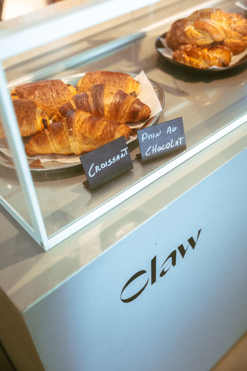 Croissants and pain au chocolat in the Claw counter